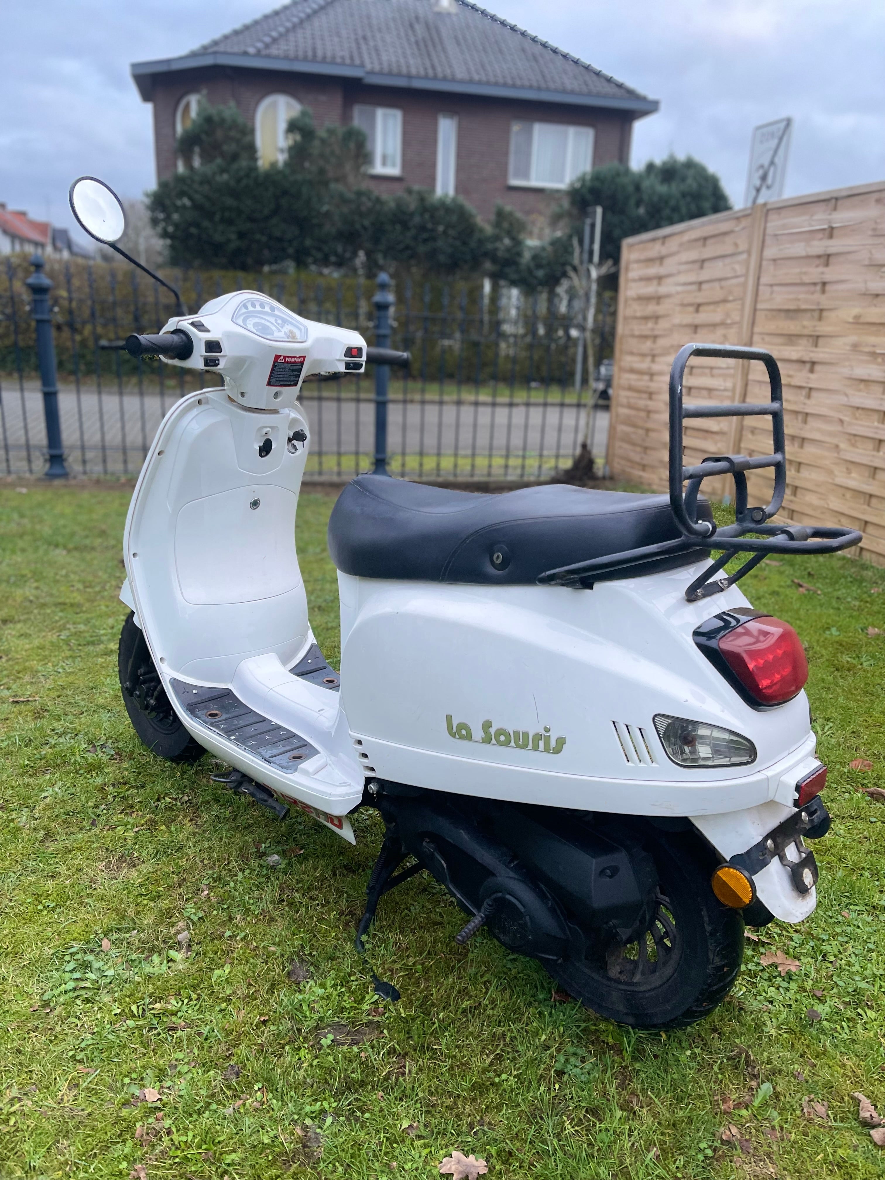 LA SOURIS A KLASSE SCOOTER